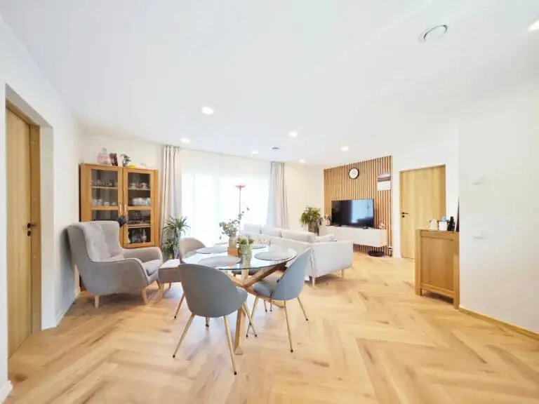 Elutuba vaatega köögist